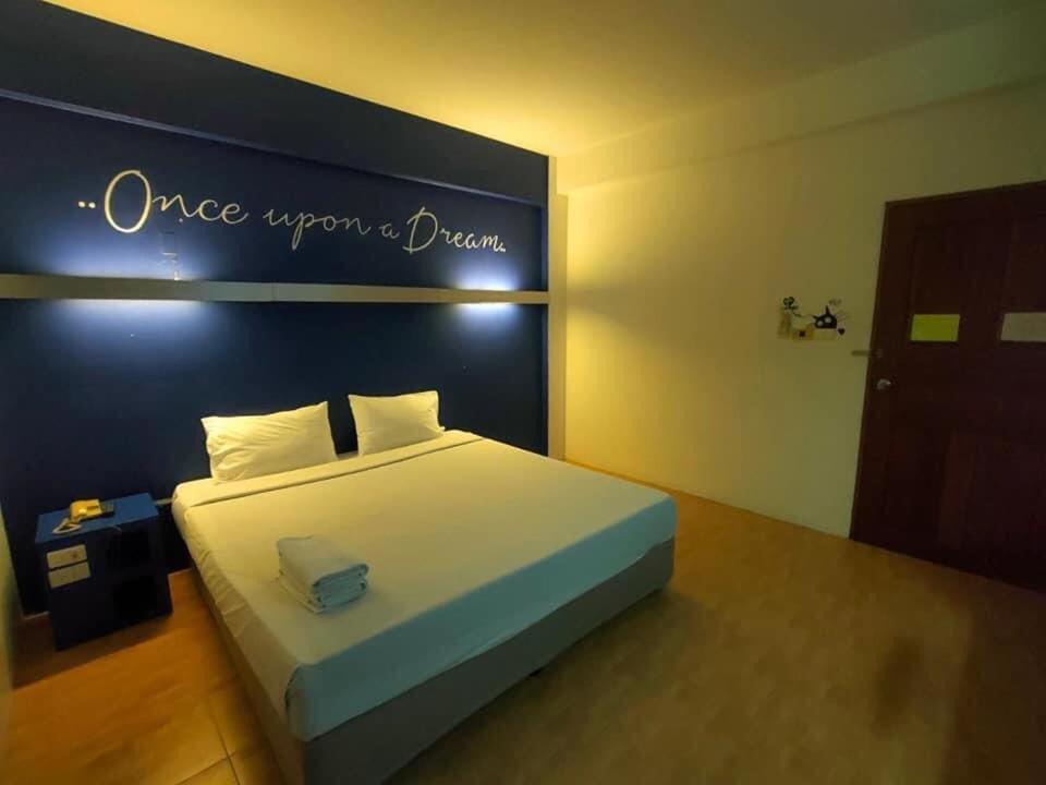 Bj City Hotel Сураттхани Экстерьер фото